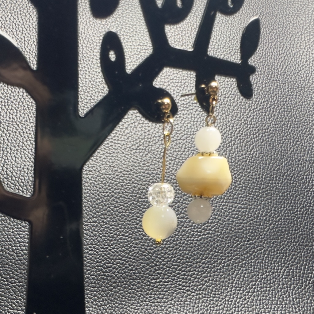 ゆらゆら揺れるアシンメトリーピアス 24【ハンドメイド作品】