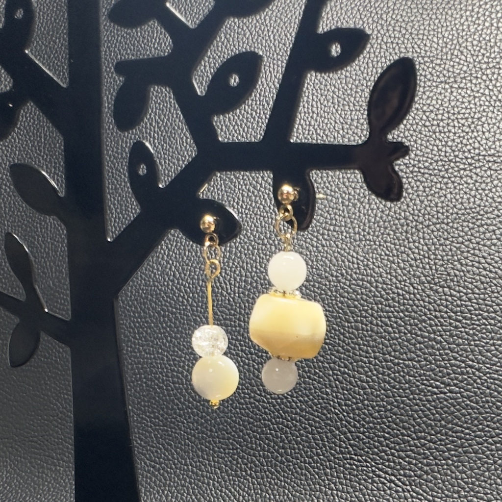 ゆらゆら揺れるアシンメトリーピアス 24【ハンドメイド作品】