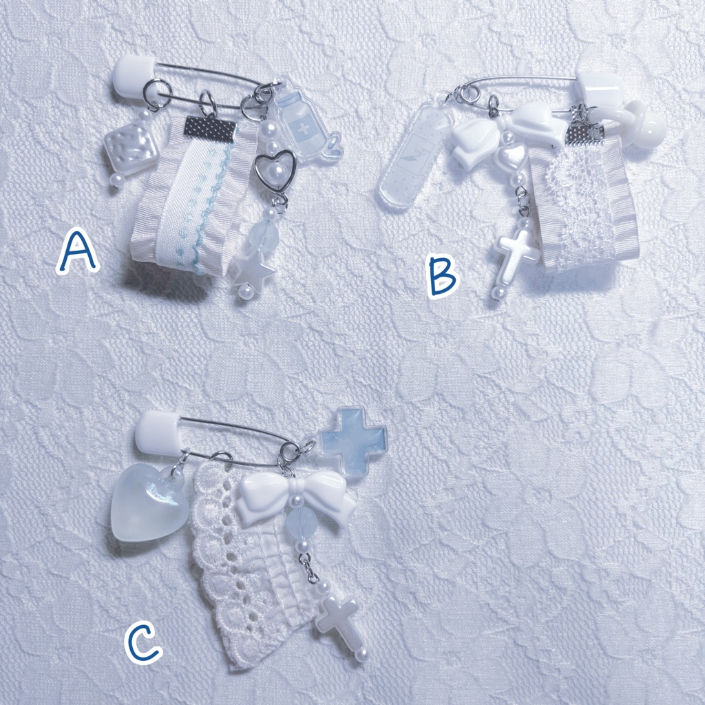 白くて淡い祈りのブローチ