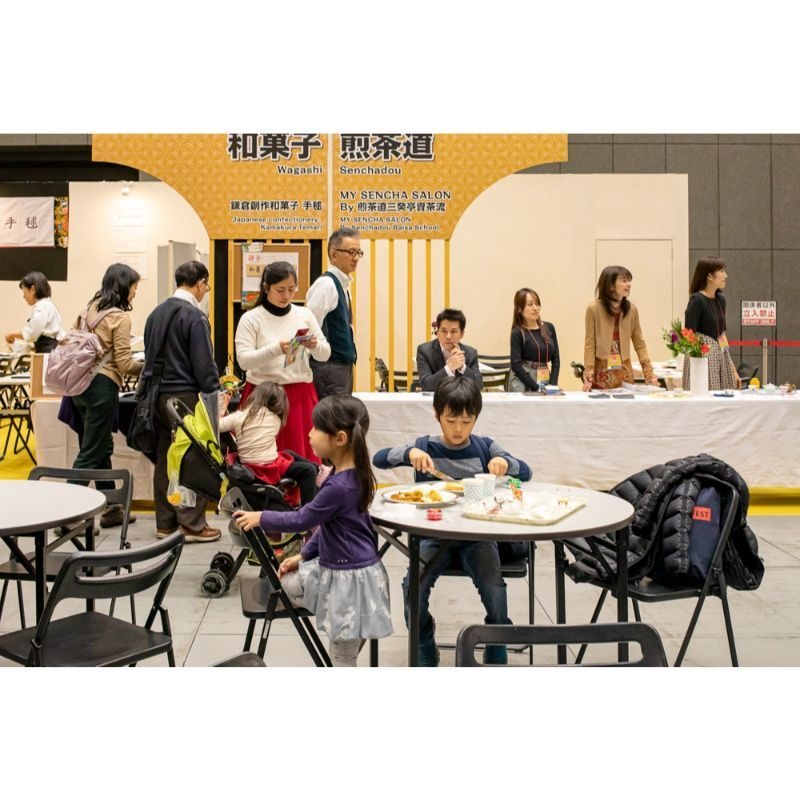 ©TOKYO やさしくやさしく閉じてください (©TOKYO Please close gently and softly)