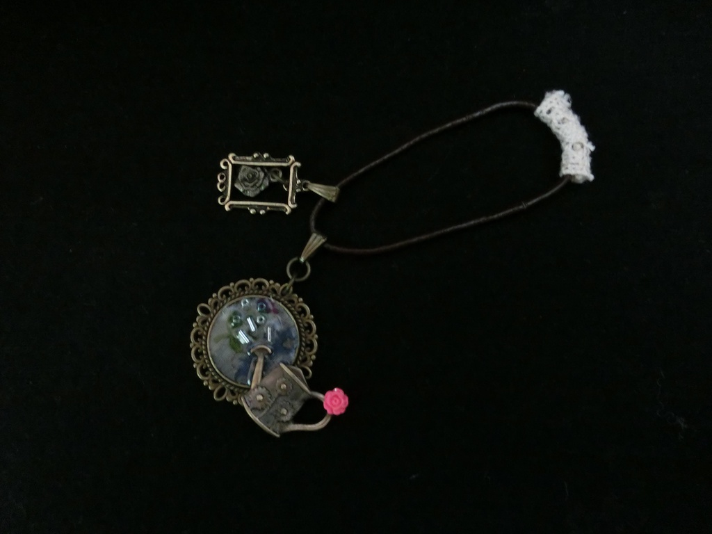 薔薇とジョウロ