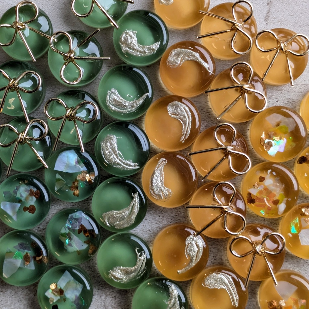 【安心の匿名配送】3種の小粒イヤリング(ピアス)とどちセット💚🧡