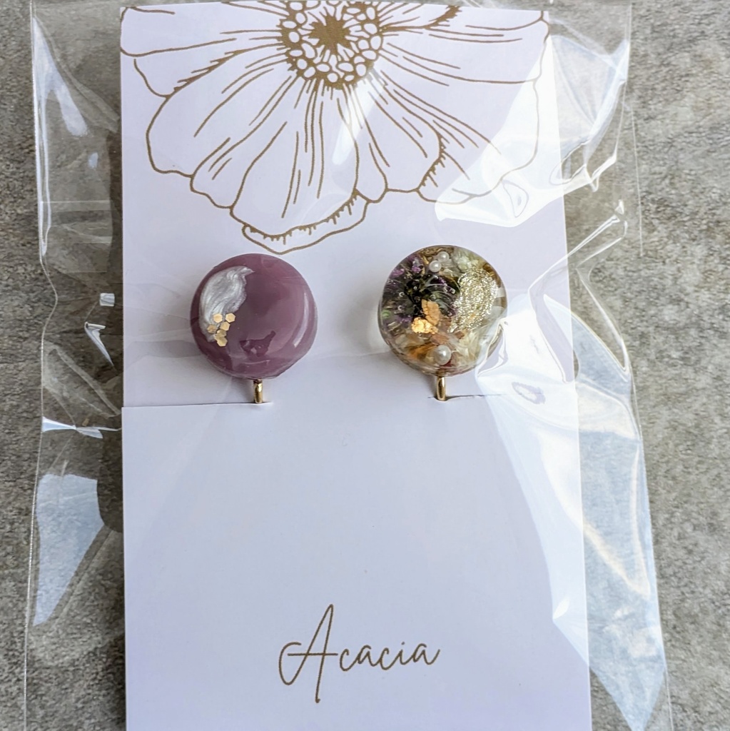 【安心の匿名配送】ライラックカラーのイヤリング🪻