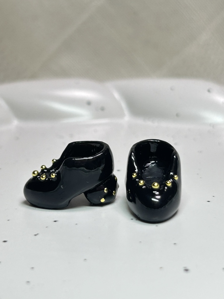 スタッズ風ヒールパンプス