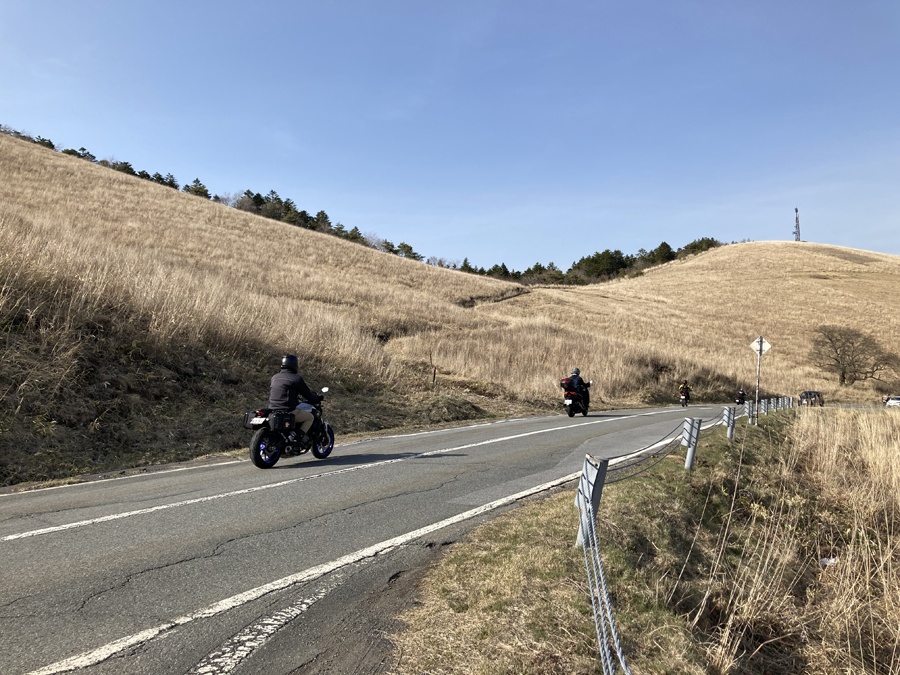 道路 音源 サンプルパック【バイノーラル録音】バイク・自動車環境音 高原交差点交通音 WAV【効果音】【音楽用効果音】【DSD録音】【ハイレゾ】