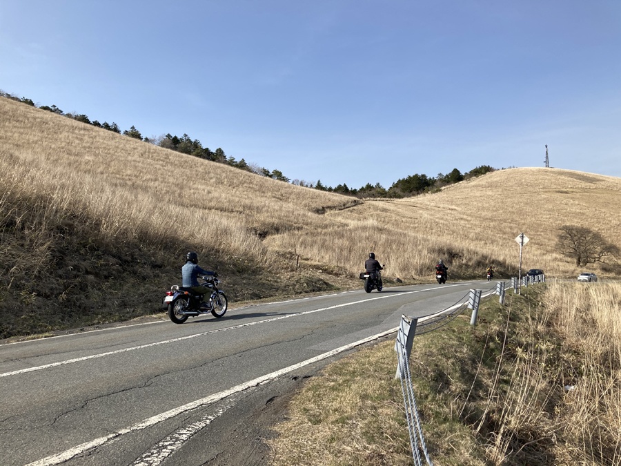 道路 音源 サンプルパック【バイノーラル録音】バイク・自動車環境音 高原交差点交通音 WAV【効果音】【音楽用効果音】【DSD録音】【ハイレゾ】