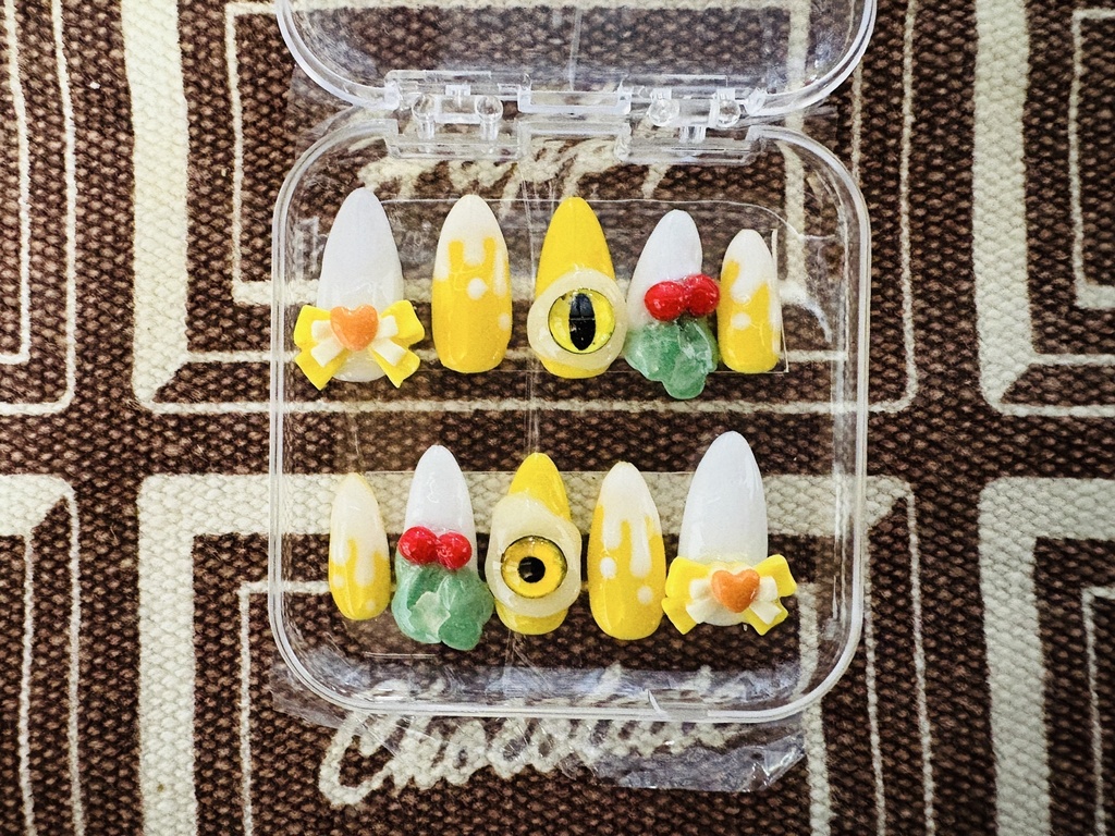 ネイルチップ【目玉焼き】