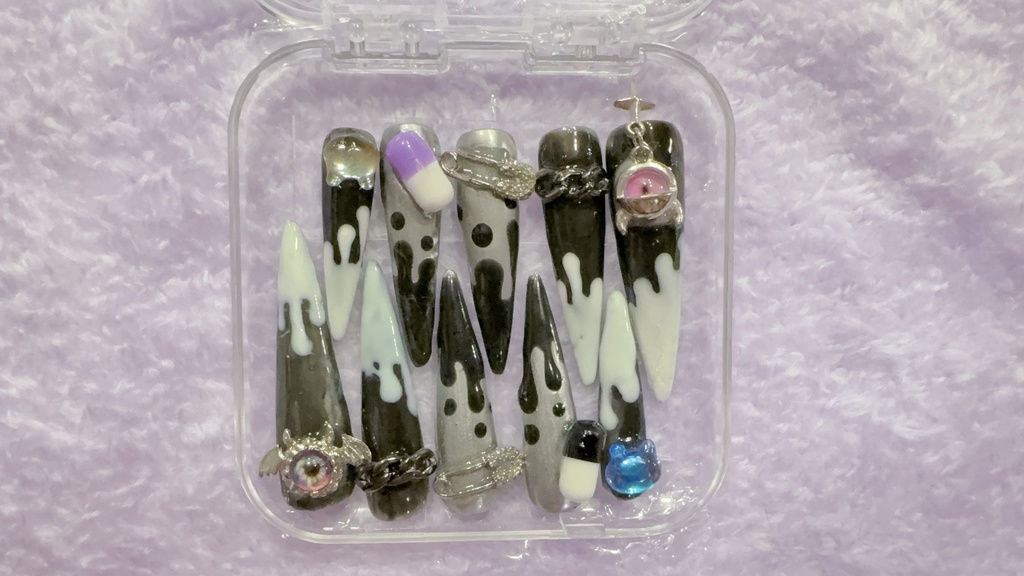 ロングネイルチップ【悪魔】※わけあり