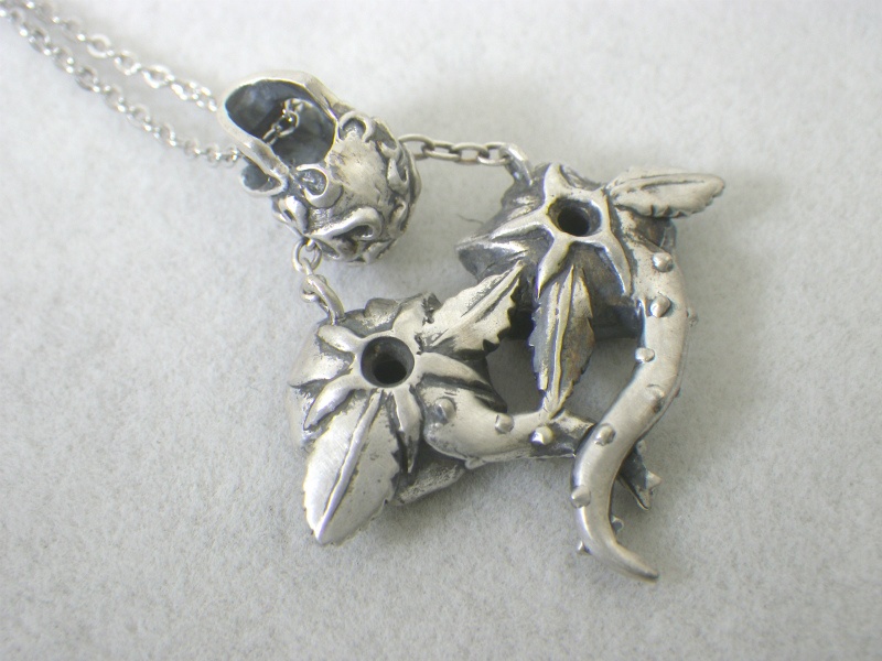 東方プロジェクト さとこいネックレス 【Rosa Mystica】