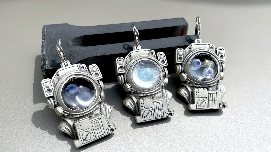 【Meteor Catcher】宇宙服型ルースケースペンダントトップ