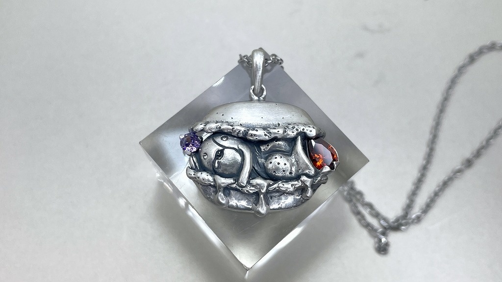 マアアカロンSVペンダントトップ