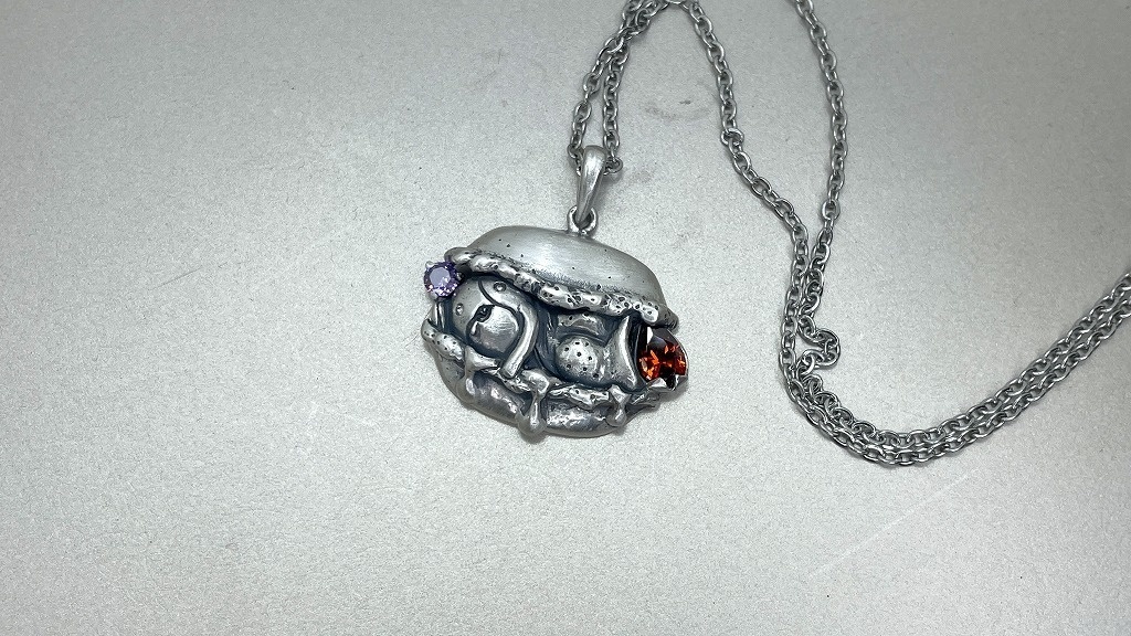 マアアカロンSVペンダントトップ