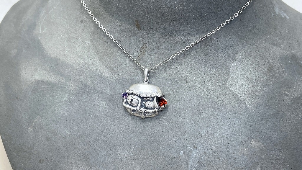 マアアカロンSVペンダントトップ