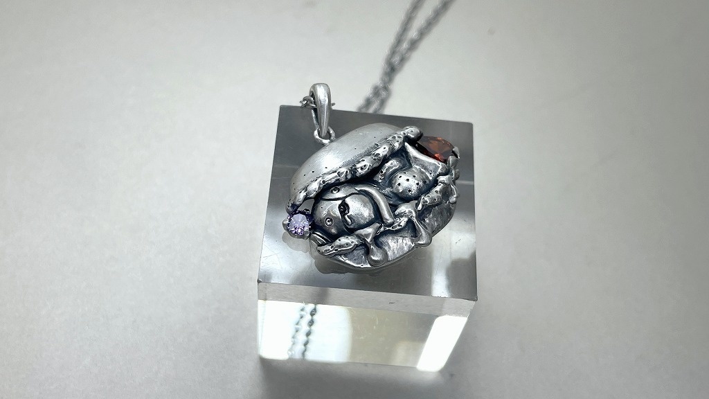 マアアカロンSVペンダントトップ