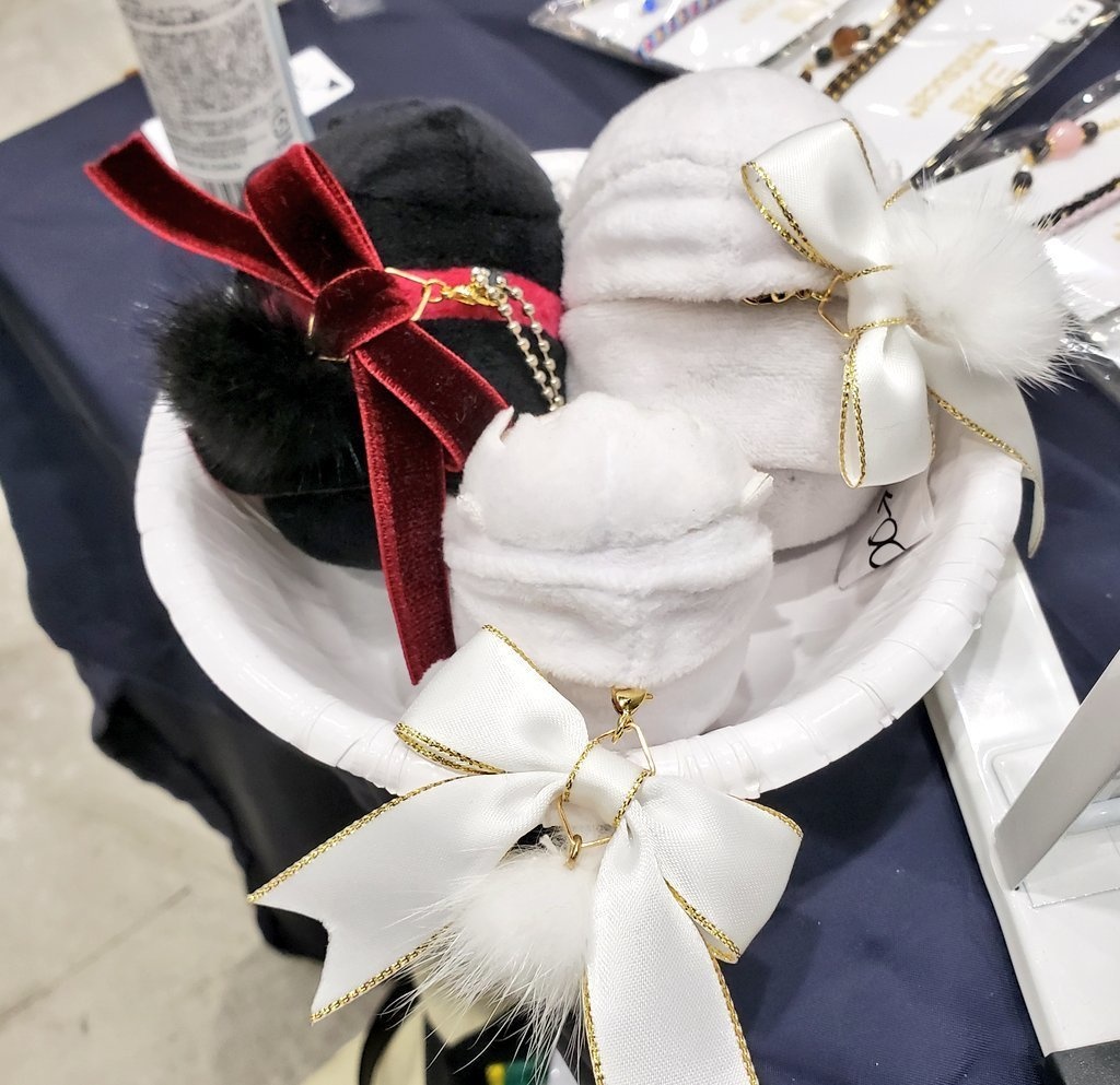 ファー付きリボンチャーム