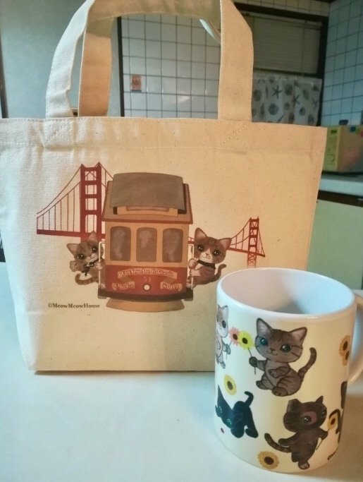 ひまわり畑の猫