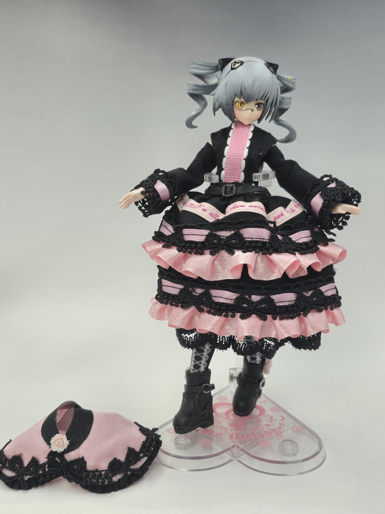 マインピンクケープドレス