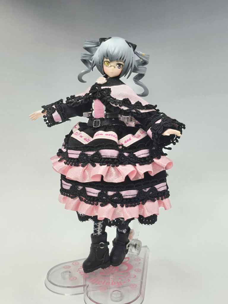 マインピンクケープドレス