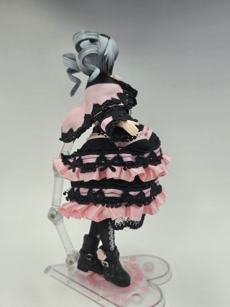 マインピンクケープドレス