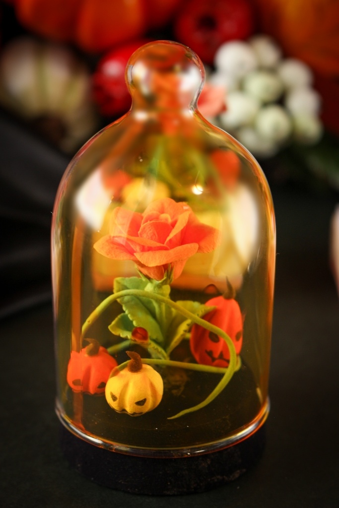 ガラスドーム仕立ての薔薇ーハロウィンー