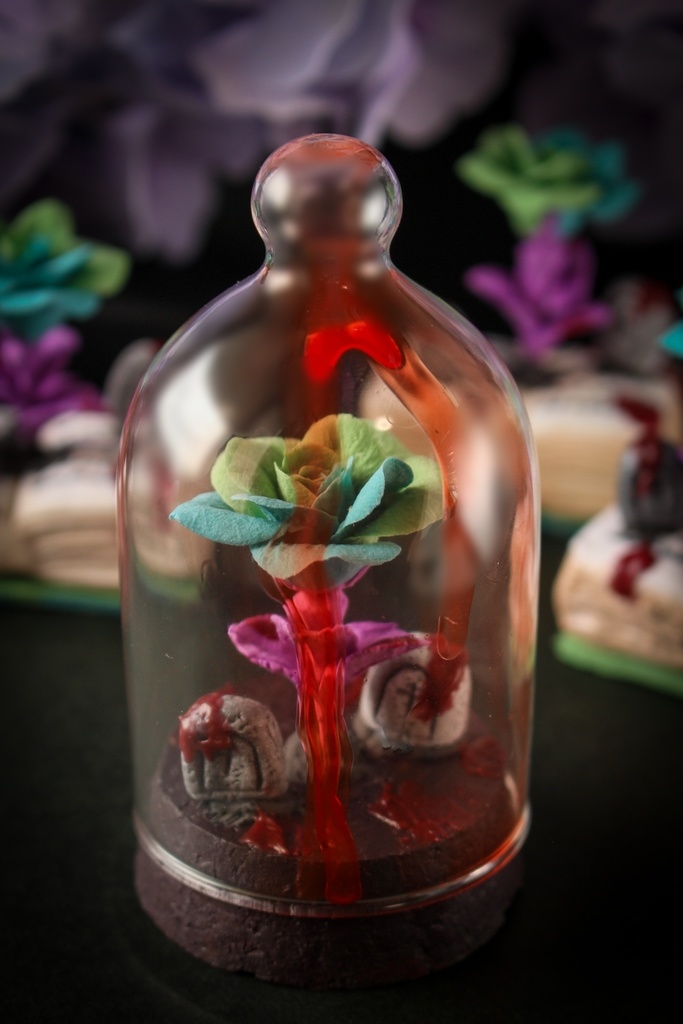 ガラスドーム仕立ての薔薇ーハロウィンー