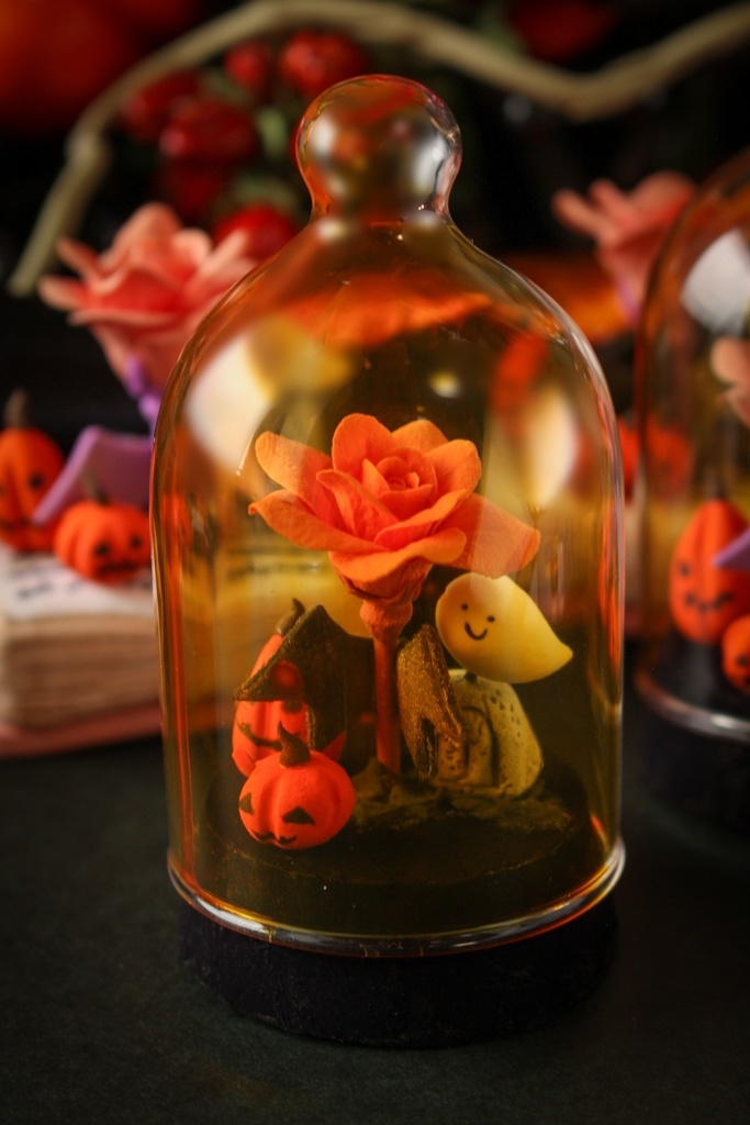 ガラスドーム仕立ての薔薇ーハロウィンー