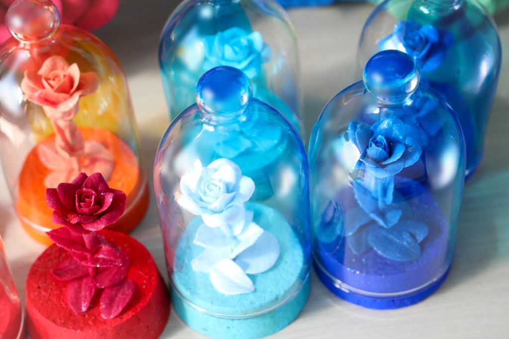 《個展感謝セール》ガラスドーム仕立てのバラーColorfulー