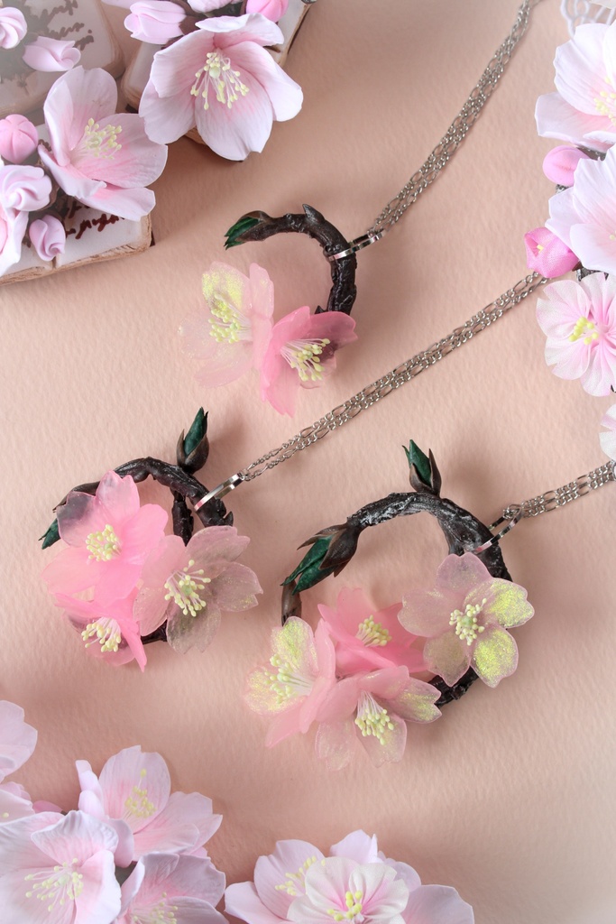 桜のネックレス
