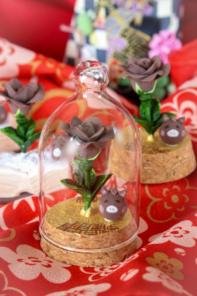 ガラスドーム仕立てのバラー午ー