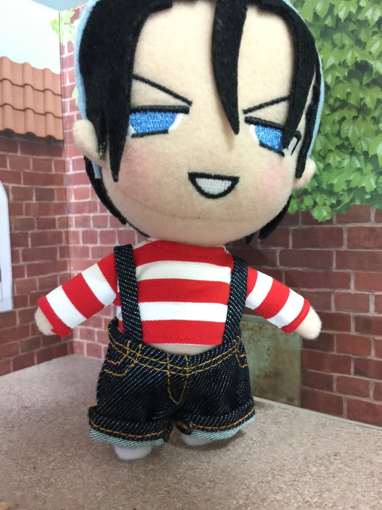 ボーダーTシャツとデニムサロペット