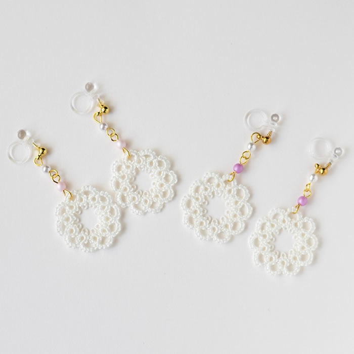 お花のミニドイリー イヤリング / ピアス(ラベンダー)レース編み タティングレース