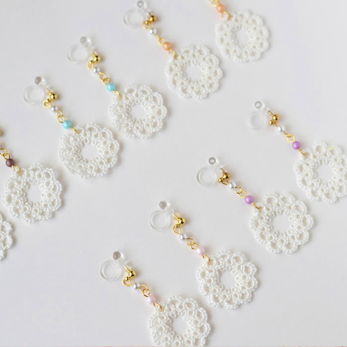 お花のミニドイリー イヤリング / ピアス(オーシャンブルー)レース編み タティングレース