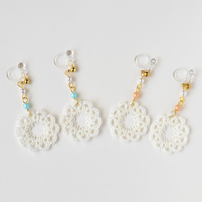 お花のミニドイリー イヤリング / ピアス(オーシャンブルー)レース編み タティングレース