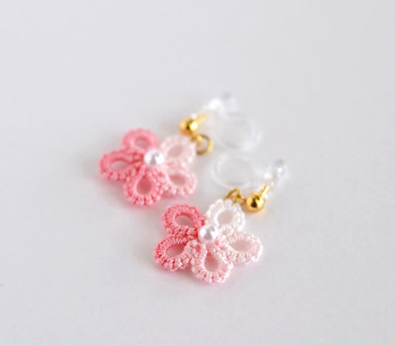 小花 ピアス / イヤリング(ピンクMIX)シンプル 小ぶり 軽い かわいい 樹脂フック