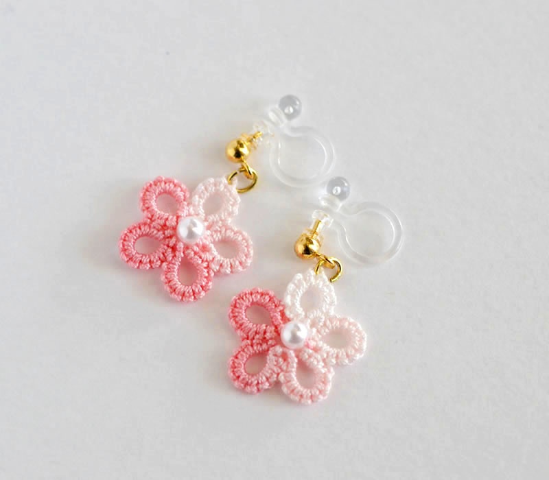 小花 ピアス / イヤリング(ピンクMIX)シンプル 小ぶり 軽い かわいい 樹脂フック