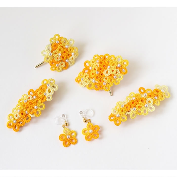 小花 ピアス / イヤリング(オレンジMIX)シンプル 小ぶり 軽い かわいい 樹脂フック