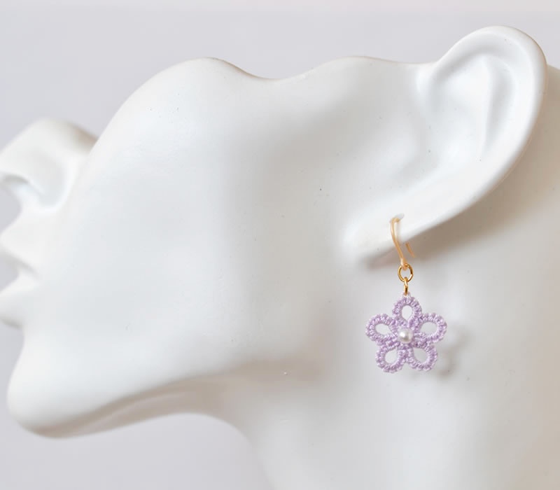 小花 ピアス / イヤリング(ピンク)シンプル 小ぶり 軽い かわいい 樹脂フック