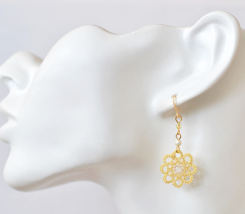 レースのお花 イヤリング / ピアス(イエロー オフホワイト)レース編み