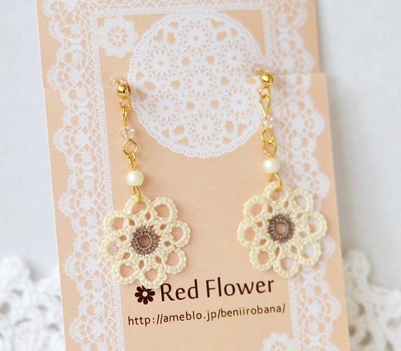 レースのお花 イヤリング / ピアス（オフホワイト ブラウン）レース編み