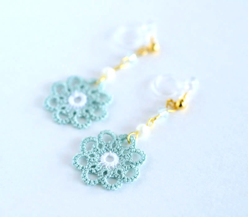 レースのお花 イヤリング / ピアス(グリーン)レース編み タティングレース