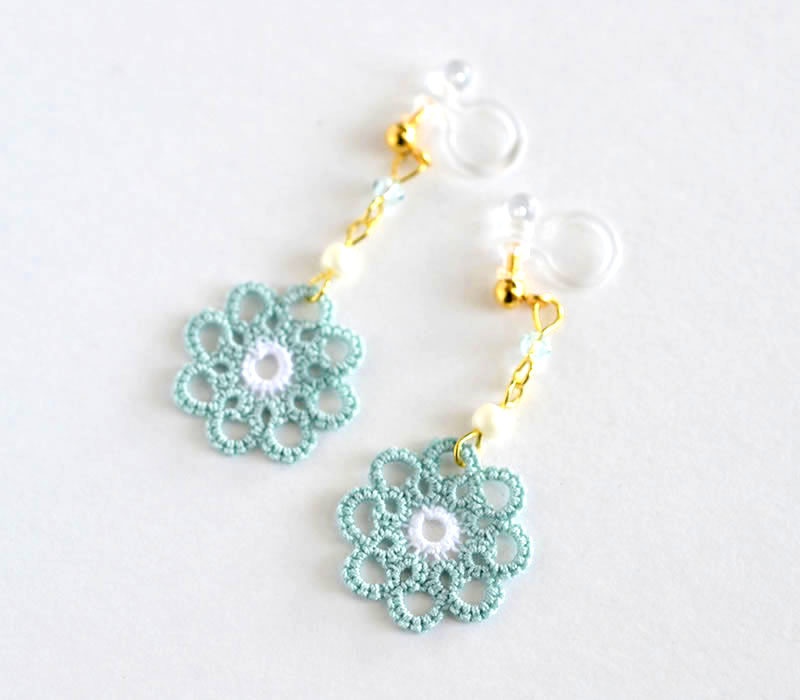 レースのお花 イヤリング / ピアス(グリーン)レース編み タティングレース