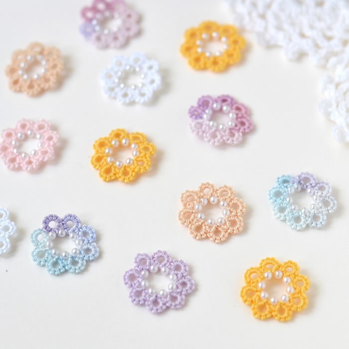 パール 花 ピアス / イヤリング(ピンク)軽い 繊細 上品 揺れる かわいい 樹脂フック