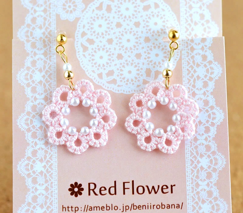 パール 花 ピアス / イヤリング(ピンク)軽い 繊細 上品 揺れる かわいい 樹脂フック