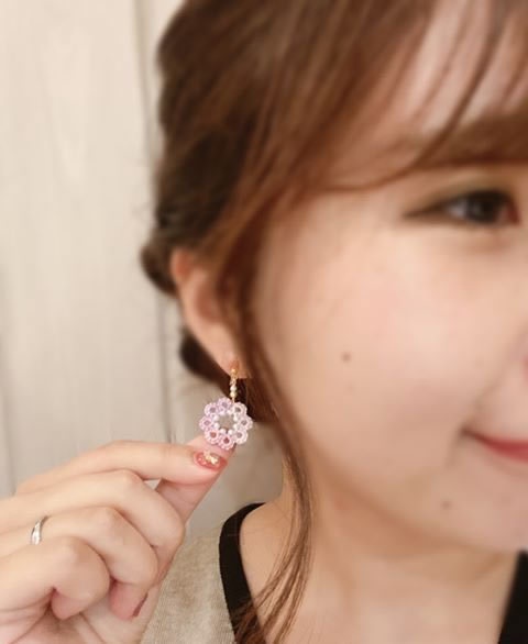 パール 花 ピアス / イヤリング(パープル ピンク)軽い 繊細 上品 揺れる かわいい 樹脂フック