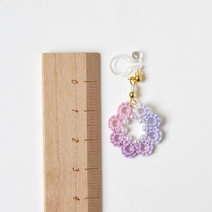 パール 花 ピアス / イヤリング(パープル ピンク)軽い 繊細 上品 揺れる かわいい 樹脂フック
