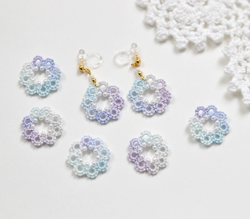 パール 花 ピアス / イヤリング(ブルーミックス)軽い 繊細 上品 揺れる かわいい 樹脂フック