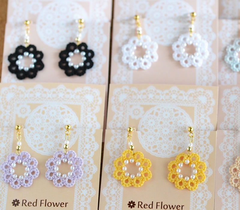 パール 花 ピアス / イヤリング(ブラック)軽い 繊細 上品 揺れる かわいい 樹脂フック