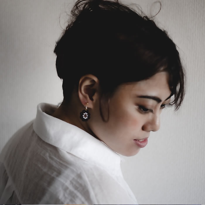 花 パール 樹脂イヤリング ノンホールピアス 軽い 繊細 上品 揺れる かわいい