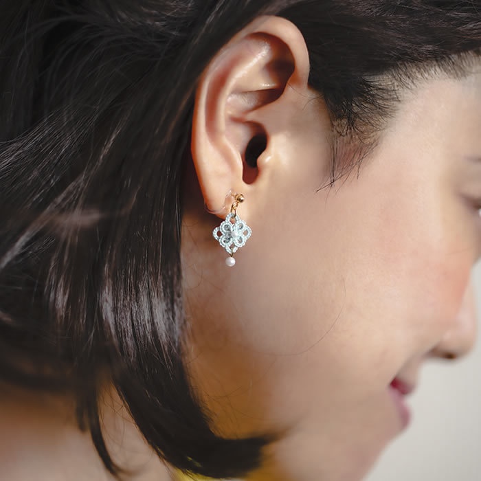 花 パール 樹脂イヤリング ノンホールピアス 小ぶり 繊細 軽い 揺れる 上品