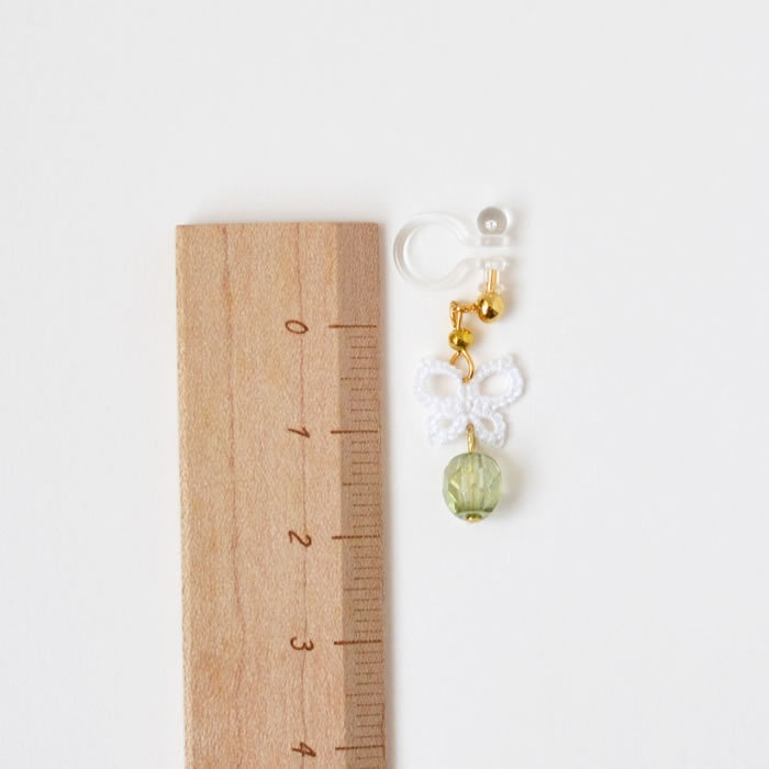 【限定色】蝶々 樹脂イヤリング レース編み タティングレース 揺れる